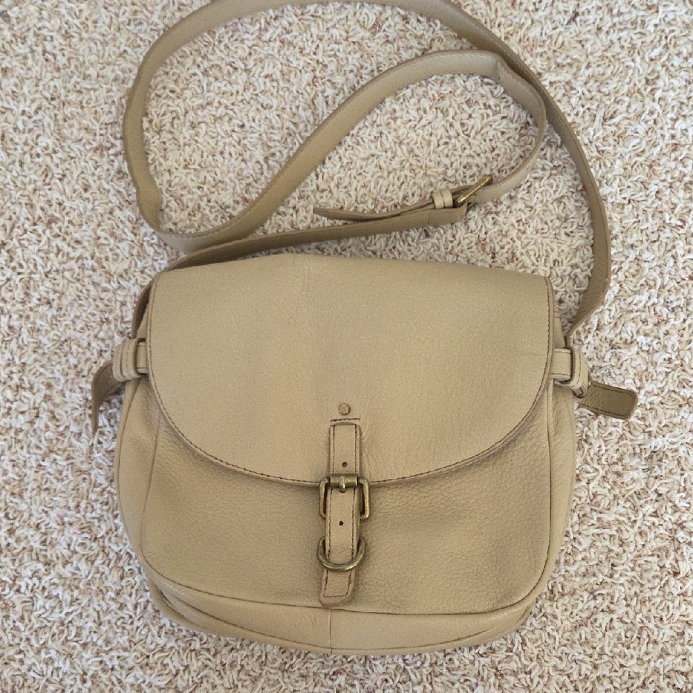 Elegant Tan Leather Shoulder Bag